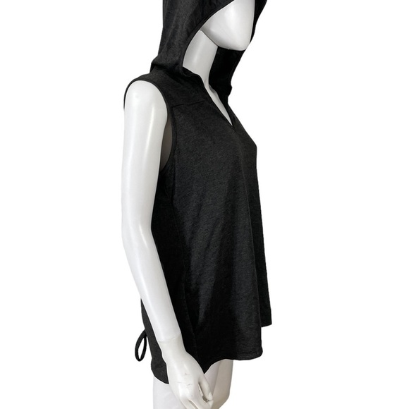 Ariella Grey Sleeveless Hoodie V Neck Laced Up Top
New - Picture 5 of 6
